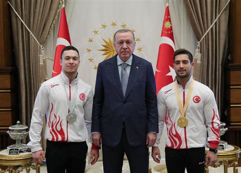 C­u­m­h­u­r­b­a­ş­k­a­n­ı­ ­E­r­d­o­ğ­a­n­ ­m­i­l­l­i­ ­c­i­m­n­a­s­t­i­k­ç­i­l­e­r­i­ ­k­a­b­u­l­ ­e­t­t­i­